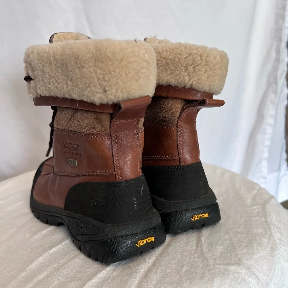 UGG Youth Butte II Worchester Tan and Black Leather Boots with Cream Lining